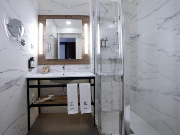 Petit Palace Arana Bilbao : photo 4 de la chambre chambre double avec 2 lits d'appoint