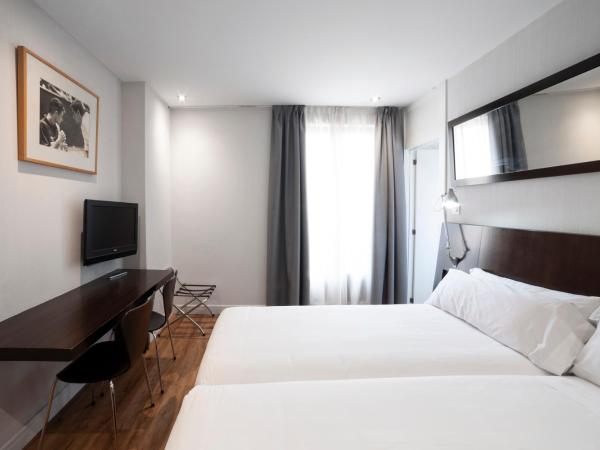 Petit Palace Arana Bilbao : photo 8 de la chambre chambre double – vue sur ville