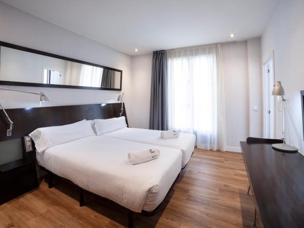 Petit Palace Arana Bilbao : photo 2 de la chambre chambre double – vue sur ville