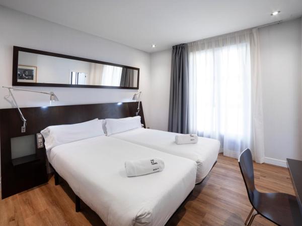 Petit Palace Arana Bilbao : photo 6 de la chambre chambre double – vue sur ville