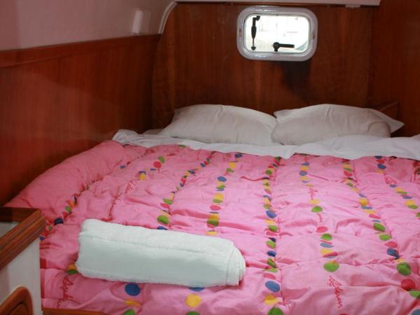 On Y Va , Delightful 3 bedroom catarmaran, with skipper : photo 7 de la chambre mobile home