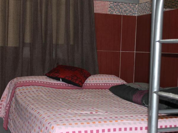 Central Station Hostel Barcelona : photo 7 de la chambre chambre double ou lits jumeaux avec salle de bains commune