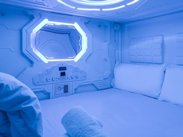 Art Seven Hostel Capsules : photo 4 de la chambre dortoir mixte de 8 lits