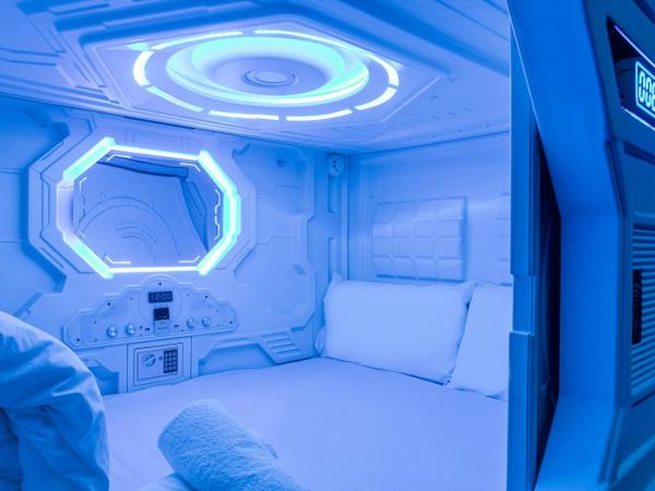 Art Seven Hostel Capsules : photo 3 de la chambre dortoir mixte de 8 lits