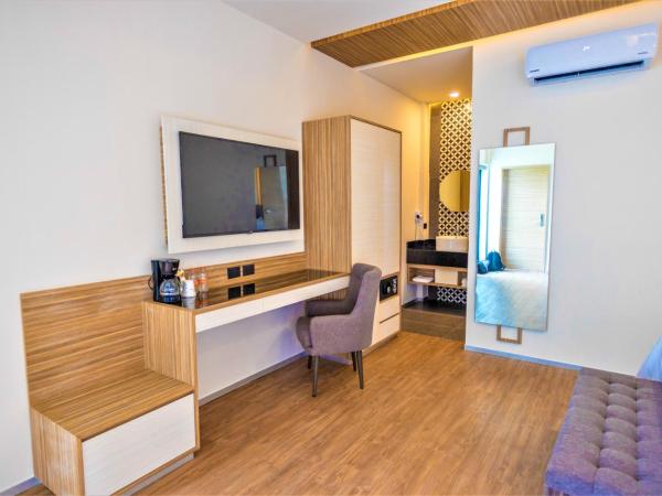 Hotel Plaza by Kavia : photo 1 de la chambre suite avec terrasse