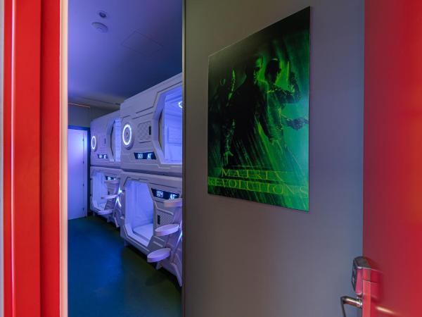 Art Seven Hostel Capsules : photo 1 de la chambre chambre capsule privée 2 lits doubles