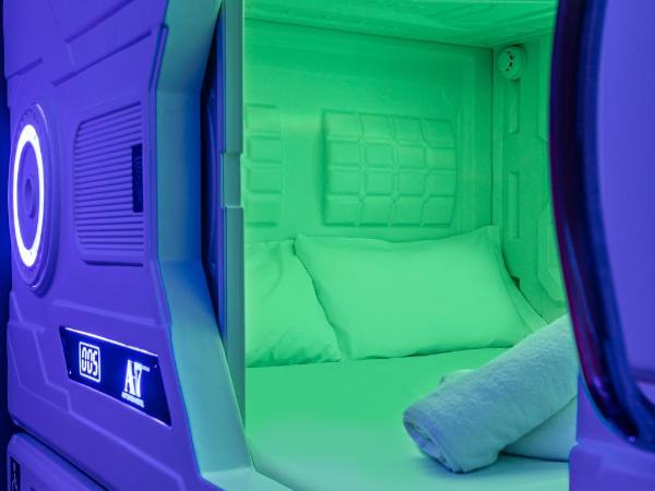 Art Seven Hostel Capsules : photo 4 de la chambre chambre capsule privée 4 lits doubles