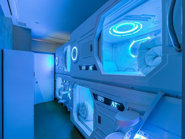 Art Seven Hostel Capsules : photo 2 de la chambre chambre capsule privée 2 lits doubles