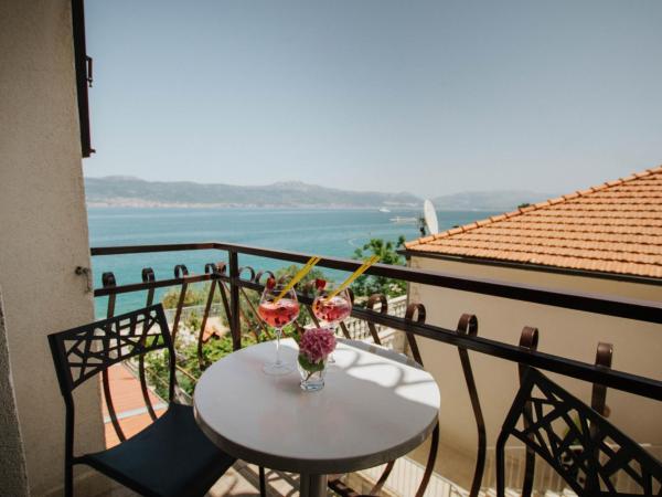 Hotel Vila Tina : photo 5 de la chambre chambre double ou lits jumeaux standard avec balcon