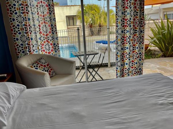 Amerique Hotel Palavas - Piscine - Plage : photo 1 de la chambre suite junior motel piscine