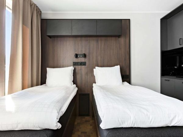 Sure Hotel Studio by Best Western Bromma : photo 1 de la chambre chambre lits jumeaux avec kitchenette