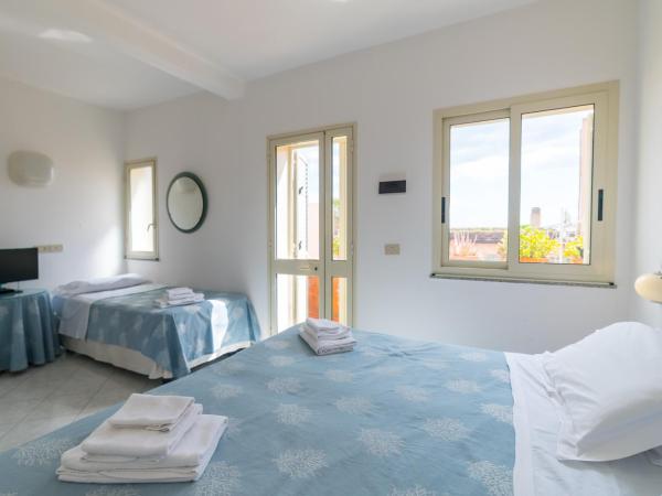 Hotel Villino Gallodoro : photo 8 de la chambre chambre triple Économique