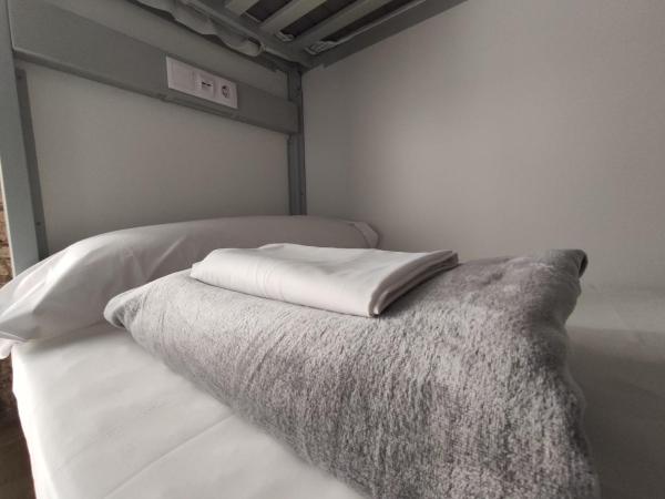 Black Swan Hostel Sevilla : photo 2 de la chambre lit dans dortoir mixte de 10 lits