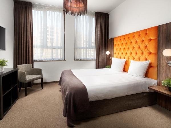 Hotel La Reine : photo 4 de la chambre chambre familiale