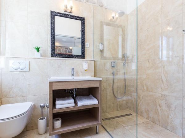 B&B Giardin exclusive rooms and suite : photo 6 de la chambre chambre double deluxe - vue latérale sur mer