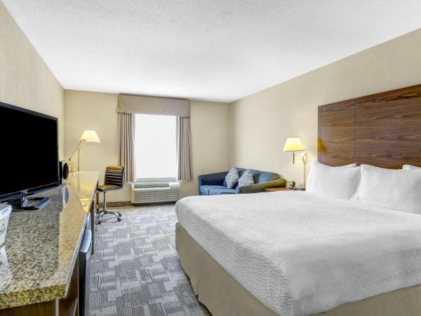 Days Inn by Wyndham Red Deer : photo 1 de la chambre suite lit king-size exécutive - non-fumeurs