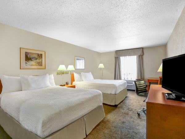 Days Inn by Wyndham Red Deer : photo 1 de la chambre suite lit queen-size – non-fumeurs