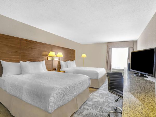 Days Inn by Wyndham Red Deer : photo 3 de la chambre suite lit queen-size – non-fumeurs