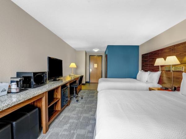 Days Inn by Wyndham Red Deer : photo 2 de la chambre suite lit queen-size – non-fumeurs