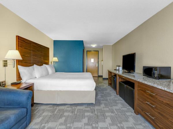 Days Inn by Wyndham Red Deer : photo 5 de la chambre chambre lit king-size - non-fumeurs