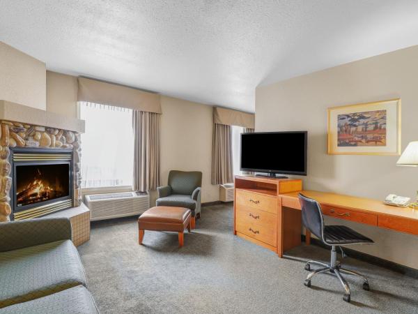 Days Inn by Wyndham Red Deer : photo 3 de la chambre chambre lit king-size deluxe - non-fumeurs 