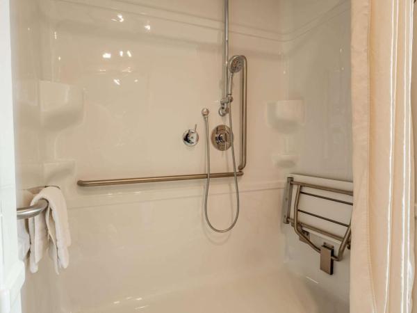 Best Western Plus Cairn Croft Hotel : photo 5 de la chambre chambre lit queen-size accessible aux personnes à mobilité réduite