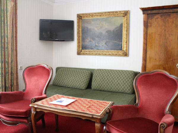 Pension Suzanne : photo 3 de la chambre chambre double confort avec grande salle de bains