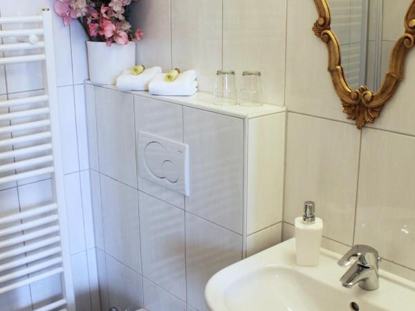 Pension Stoi budget guesthouse : photo 7 de la chambre chambre simple avec salle de bains commune