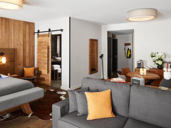 Ecrin Blanc Resort Courchevel - Aquapark : photo 4 de la chambre suite supérieure avec accès au parc aquatique