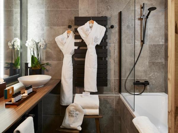 Ecrin Blanc Resort Courchevel - Aquapark : photo 3 de la chambre suite supérieure avec accès au parc aquatique