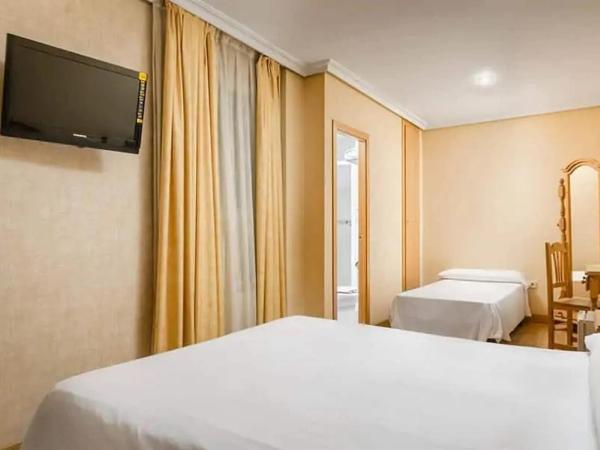 Hotel Madrid Río : photo 3 de la chambre chambre triple familiale