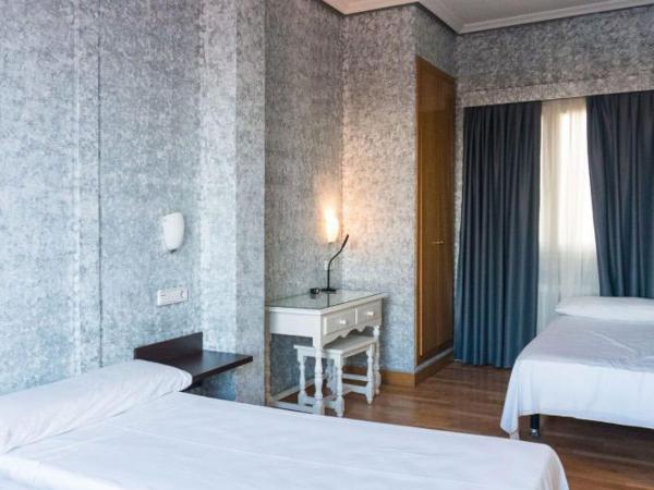 Hotel Madrid Río : photo 4 de la chambre chambre triple familiale