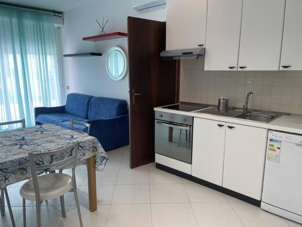 Residence Belvedere Vista - SeaFront : photo 2 de la chambre one bedroom apartment with terrace and partial sea view