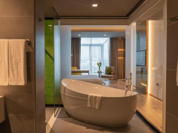 Al Khoory Courtyard Hotel : photo 1 de la chambre suite premium