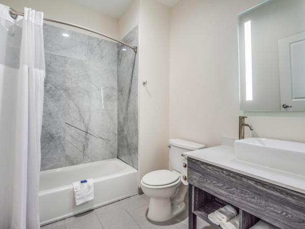 Americas Best Value Inn & Suites Houston at Hwy 6 : photo 4 de la chambre suite