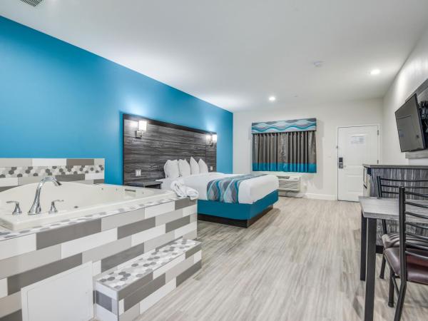 Americas Best Value Inn & Suites Houston at Hwy 6 : photo 2 de la chambre 1 king bed jetted tub suite smoking