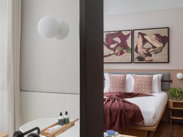Inhabit Queen's Gardens, a Member of Design Hotels : photo 1 de la chambre suite lit queen-size