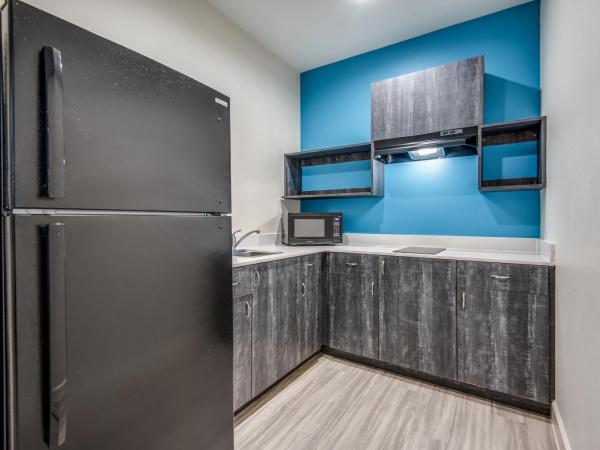 Americas Best Value Inn & Suites Houston at Hwy 6 : photo 3 de la chambre suite