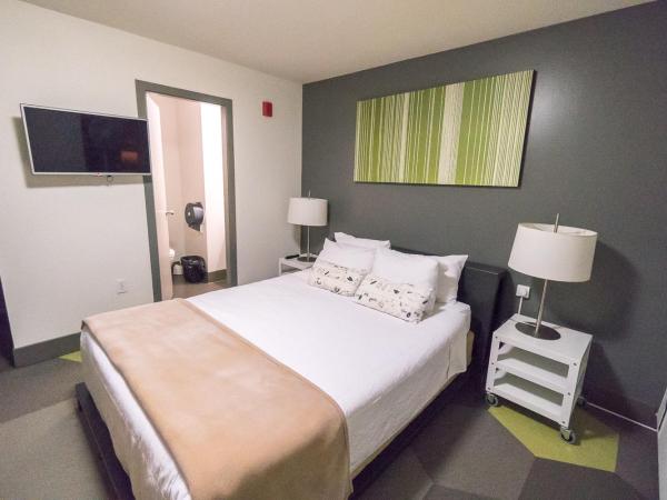 HI Calgary City Centre - Hostel : photo 2 de la chambre chambre familiale