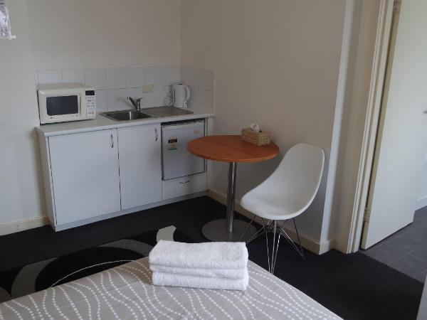 Cityview Studio Accommodation : photo 6 de la chambre chambre simple avec salle de bains 