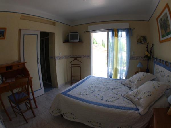 Les Tilleuls B&B : photo 2 de la chambre chambre double avec salle de bains privative