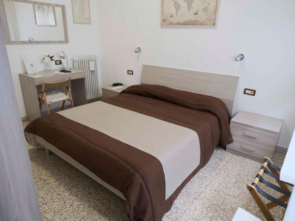 Hotel La Torre : photo 1 de la chambre chambre double ou lits jumeaux