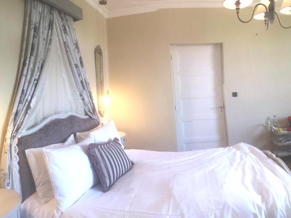 R & R BERGERAC : photo 3 de la chambre chambre double avec salle de bains privative