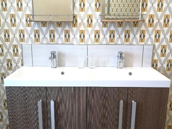 R & R BERGERAC : photo 9 de la chambre chambre double avec salle de bains privative