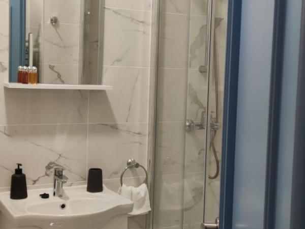 Mediterraneo Luxury Rooms : photo 8 de la chambre chambre lits jumeaux avec salle de bains