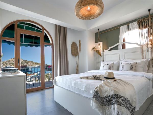 Liman Hotel Gümüslük - Adult Only : photo 2 de la chambre chambre double avec balcon - vue sur mer