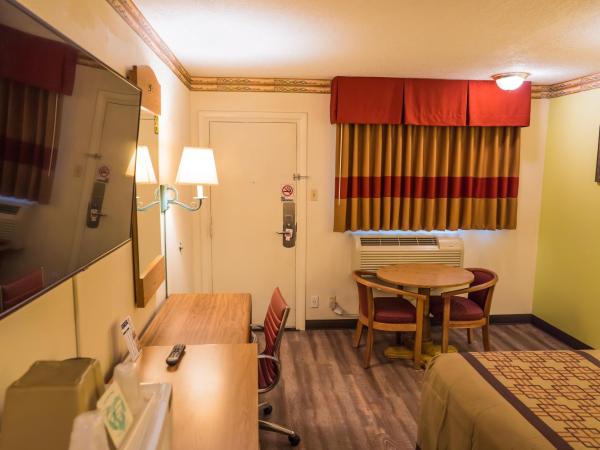 Rodeway Inn Albuquerque Downtown on Rt 66 : photo 5 de la chambre chambre lit king-size - non-fumeurs