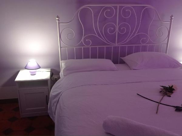 B & B Arbostella Dream Stay : photo 1 de la chambre chambre lit queen-size avec salle de bains commune 