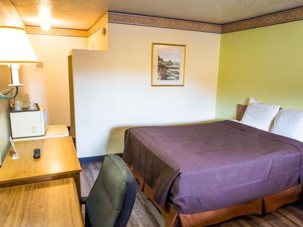 Rodeway Inn Albuquerque Downtown on Rt 66 : photo 1 de la chambre chambre lit queen-size - fumeurs