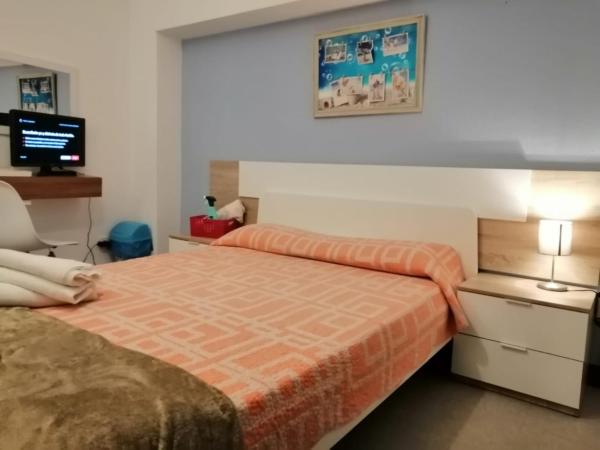 Good morning RH Santander - Hostel : photo 3 de la chambre chambre double avec salle de bains commune